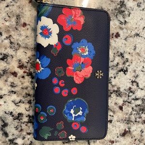 Tory Burch zip leather flower wallet